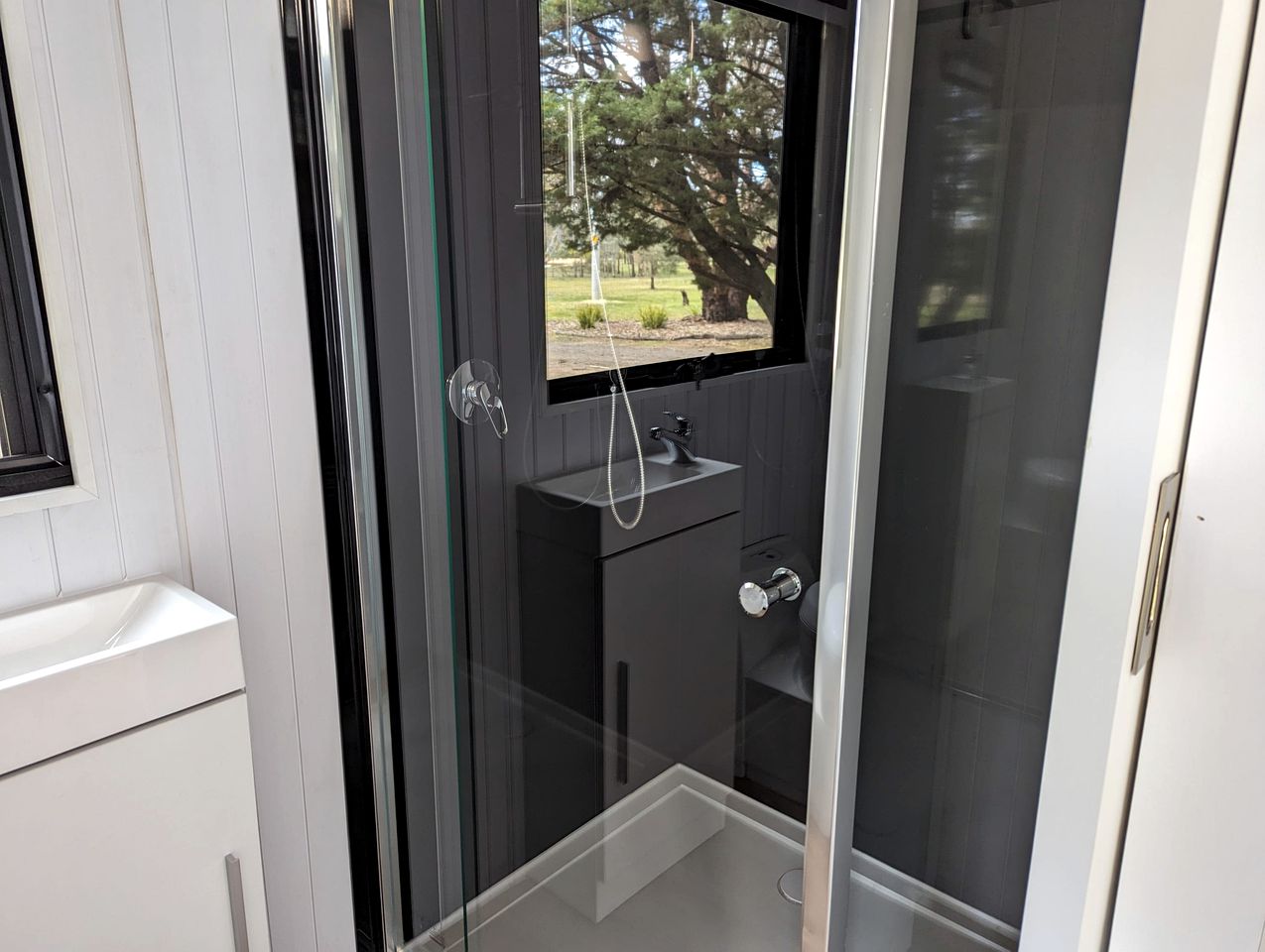 Amazing Tiny House with Outdoor Living Areas and Swimming Pool in Victoria, Australia