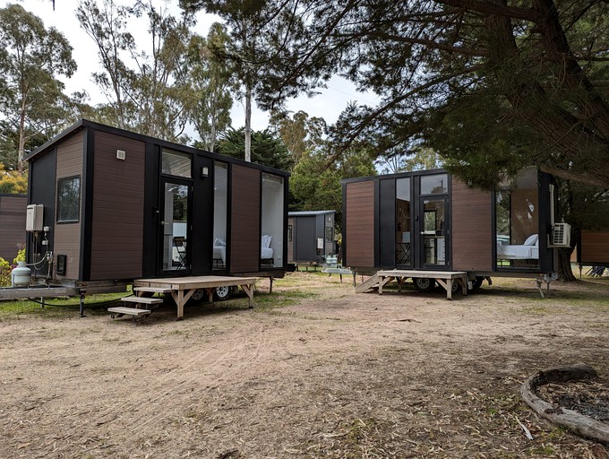 Awesome Pet-Friendly Tiny House with Great Outdoor and Pool Table in Victoria, Australia