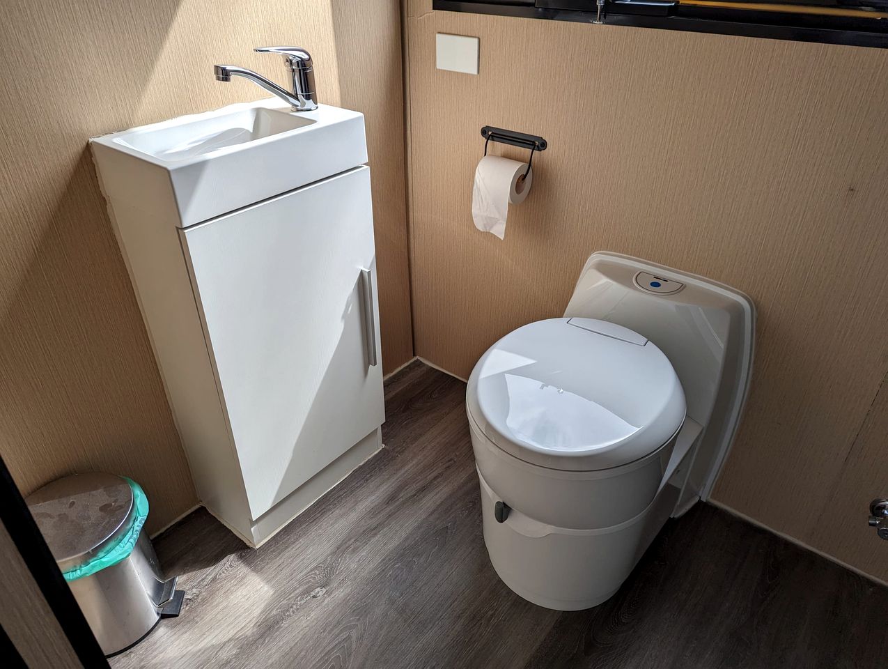 Awesome Pet-Friendly Tiny House with Great Outdoor and Pool Table in Victoria, Australia