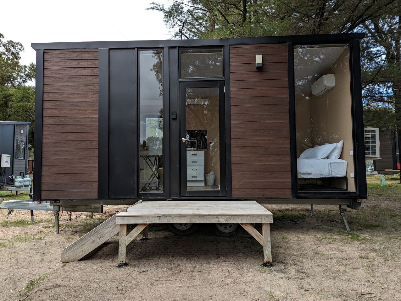 Awesome Pet-Friendly Tiny House with Great Outdoor and Pool Table in Victoria, Australia