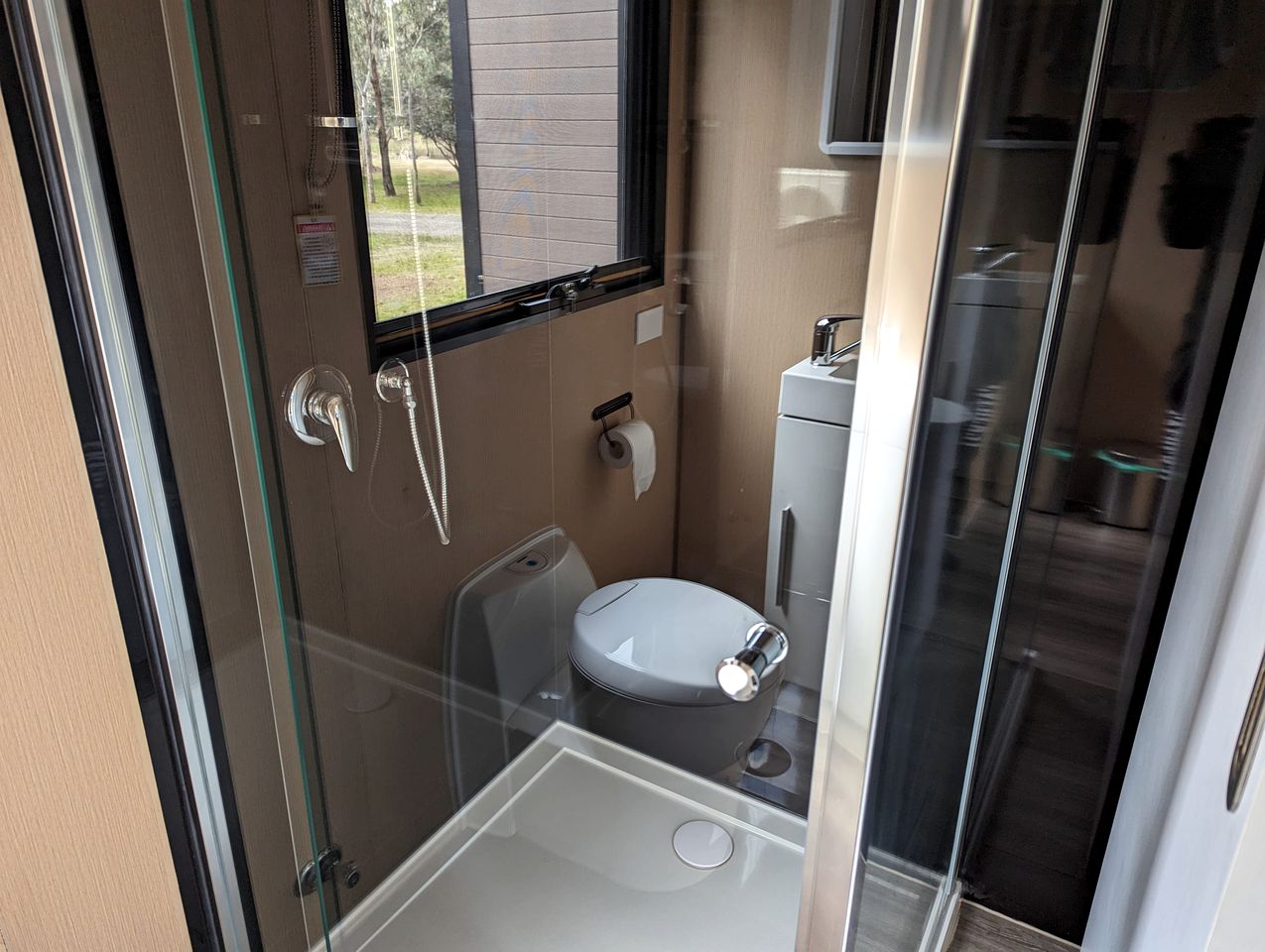 Awesome Pet-Friendly Tiny House with Great Outdoor and Pool Table in Victoria, Australia