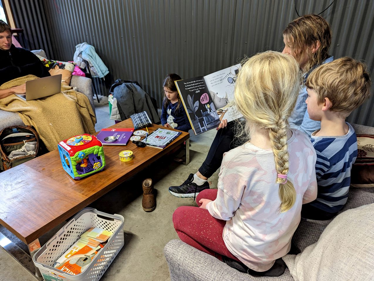 Awesome Pet-Friendly Tiny House with Great Outdoor and Pool Table in Victoria, Australia