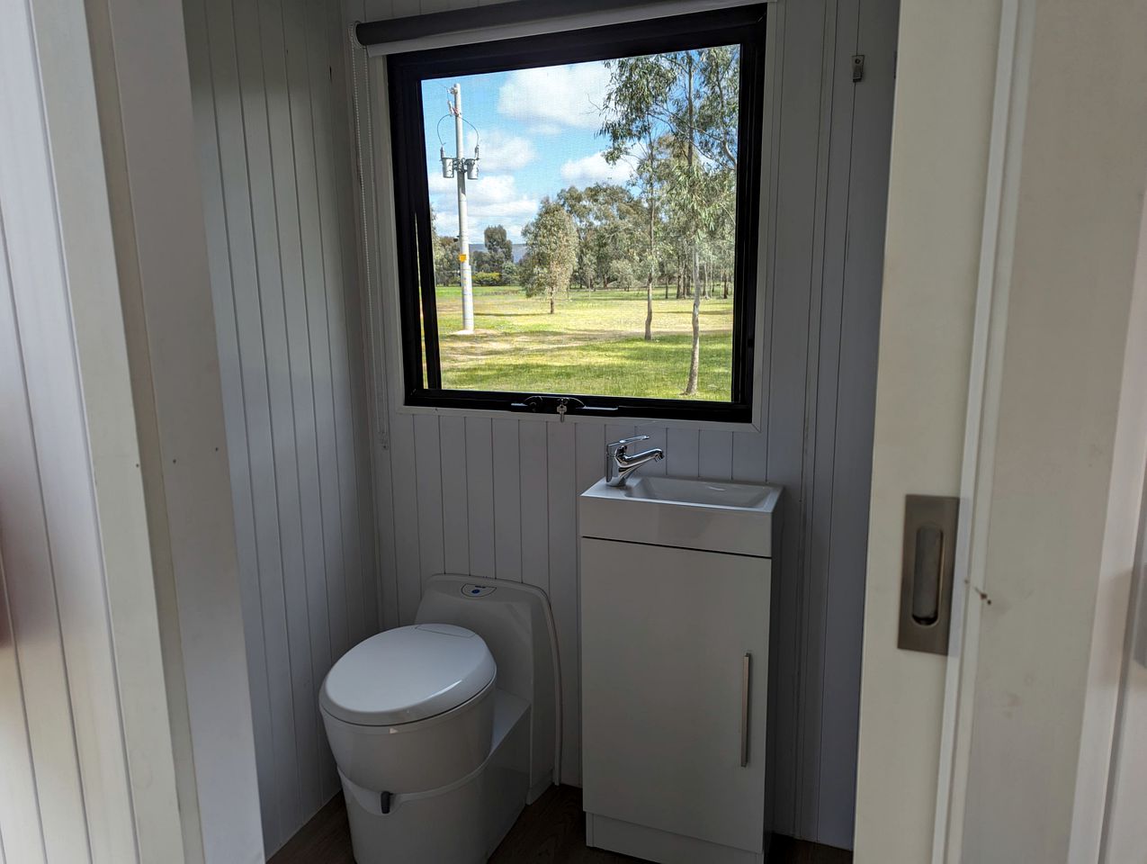 Awesome Pet-Friendly Tiny House with Great Outdoor and Pool Table in Victoria, Australia
