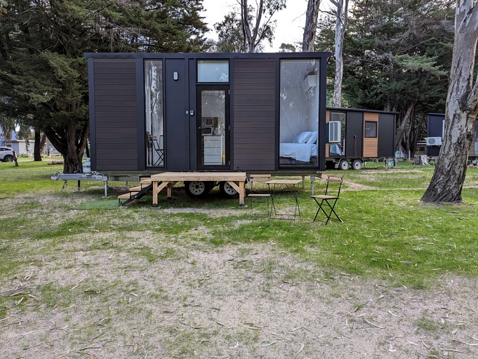 Cozy Tiny House with Swimming Pool and Barbecue in Victoria, Australia