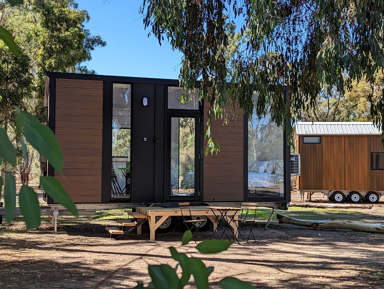 Fantastic Tiny House Perfect for Families with Swimming Pool, Game Room and Tennis Court in Victoria, Australia