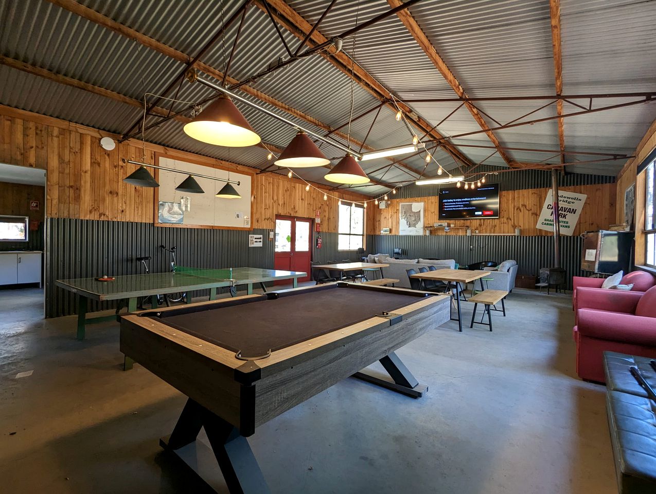 Fantastic Tiny House Perfect for Families with Swimming Pool, Game Room and Tennis Court in Victoria, Australia