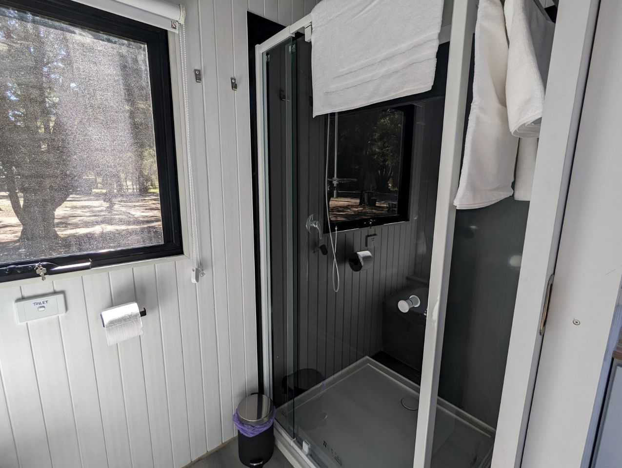 Fantastic Tiny House Perfect for Families with Swimming Pool, Game Room and Tennis Court in Victoria, Australia