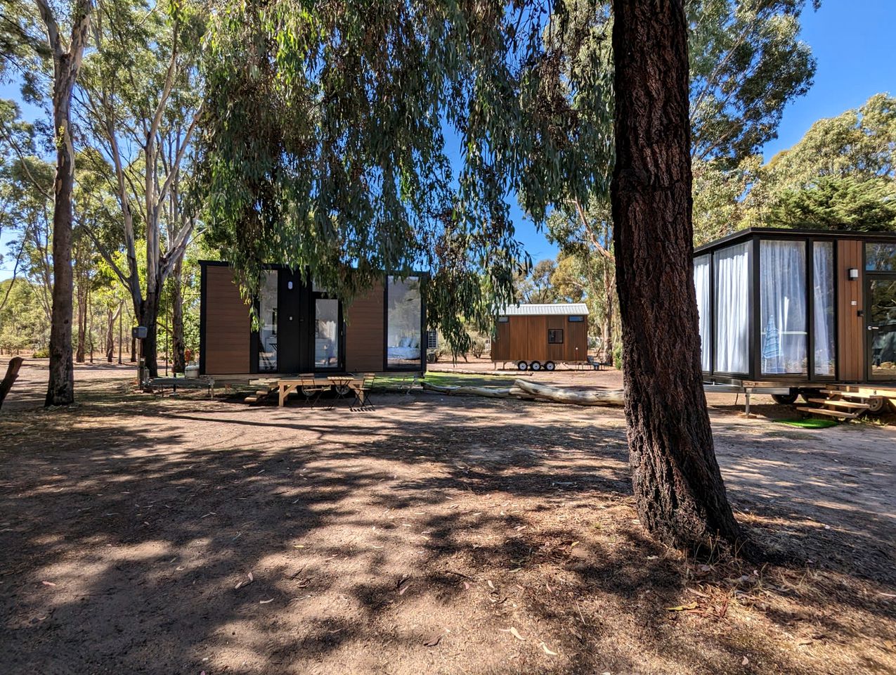 Fantastic Tiny House Perfect for Families with Swimming Pool, Game Room and Tennis Court in Victoria, Australia