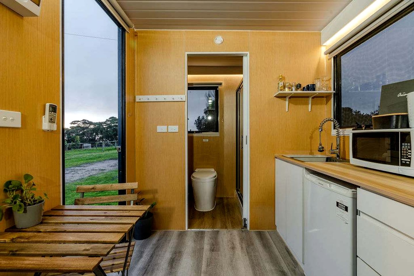 Cozy Tiny House Accommodation for Glamping in Victoria
