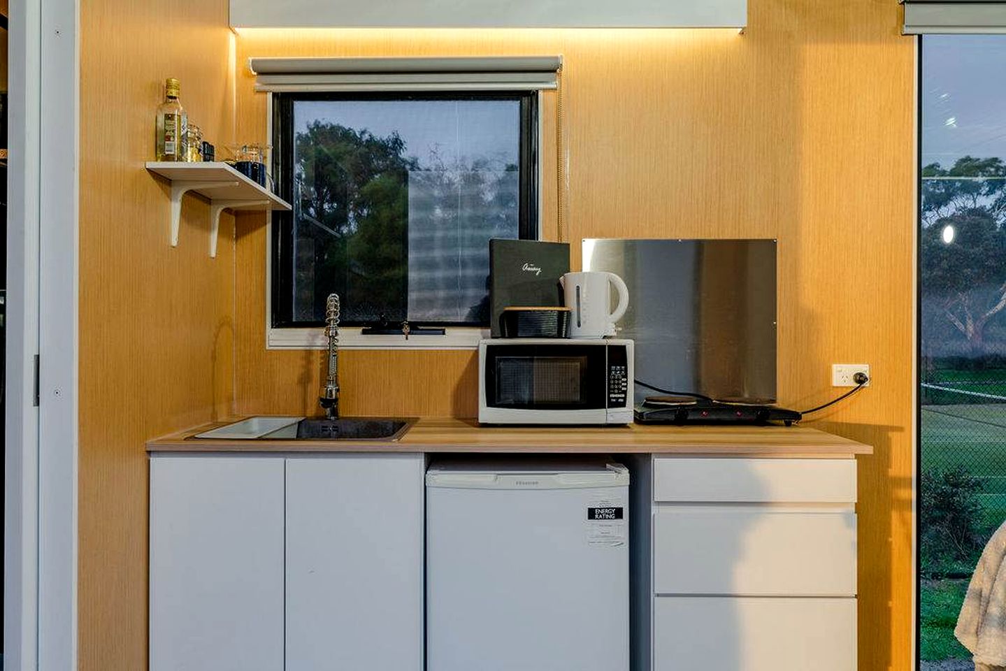 Cozy Tiny House Accommodation for Glamping in Victoria