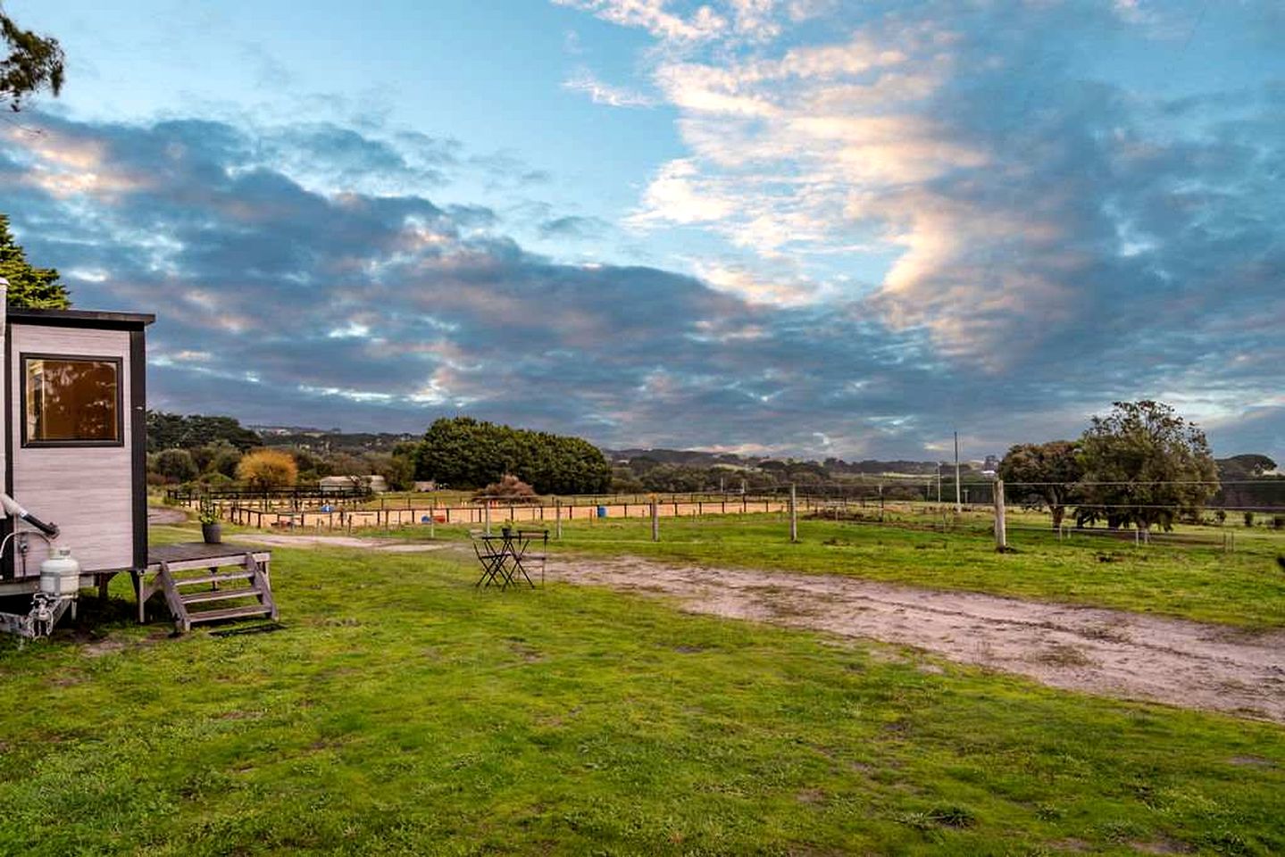 Cozy Tiny House Accommodation for Glamping in Victoria