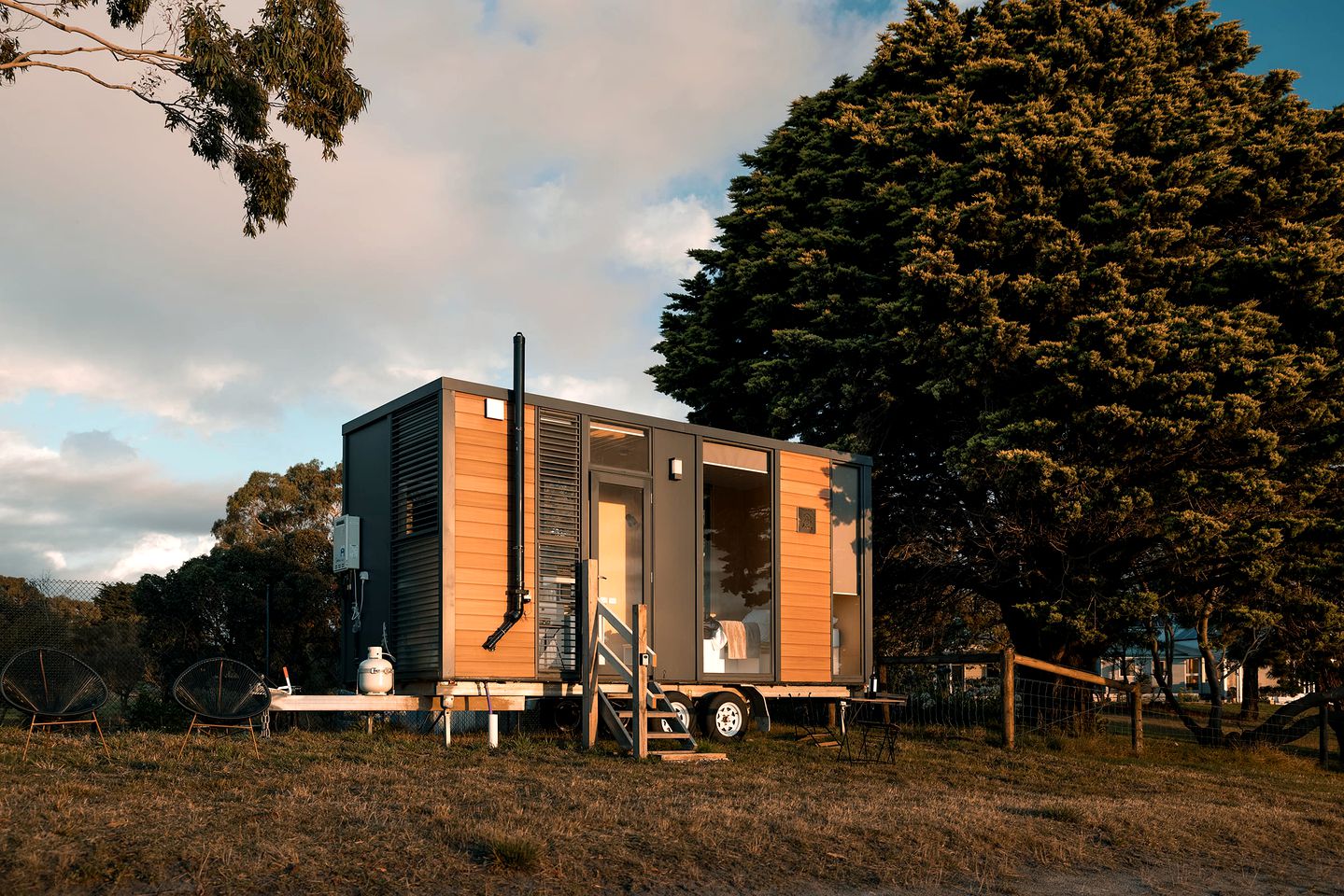 Luxury Tiny House Rental with Big Views for Victoria Glamping
