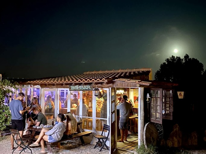 Cabins (Portugal, Lourinhã, Lisbon District)