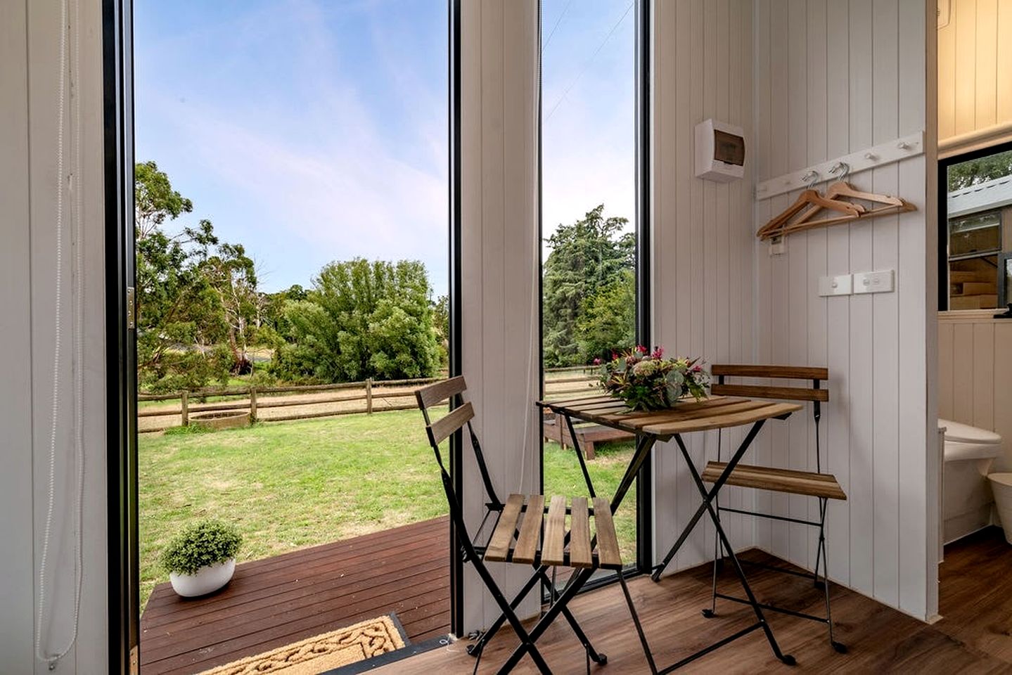 Tiny House Getaway: Unwind in Warragul South's Enchanting Countryside