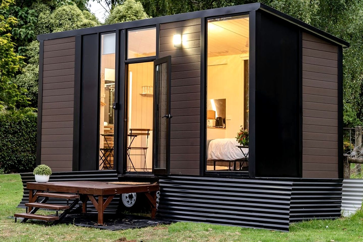 Tiny House Getaway: Unwind in Warragul South's Enchanting Countryside