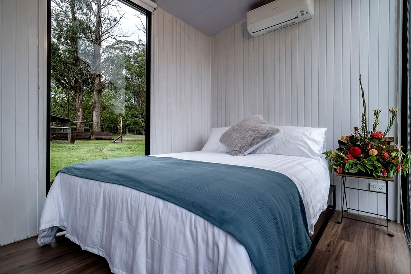 Tiny House Getaway: Unwind in Warragul South's Enchanting Countryside