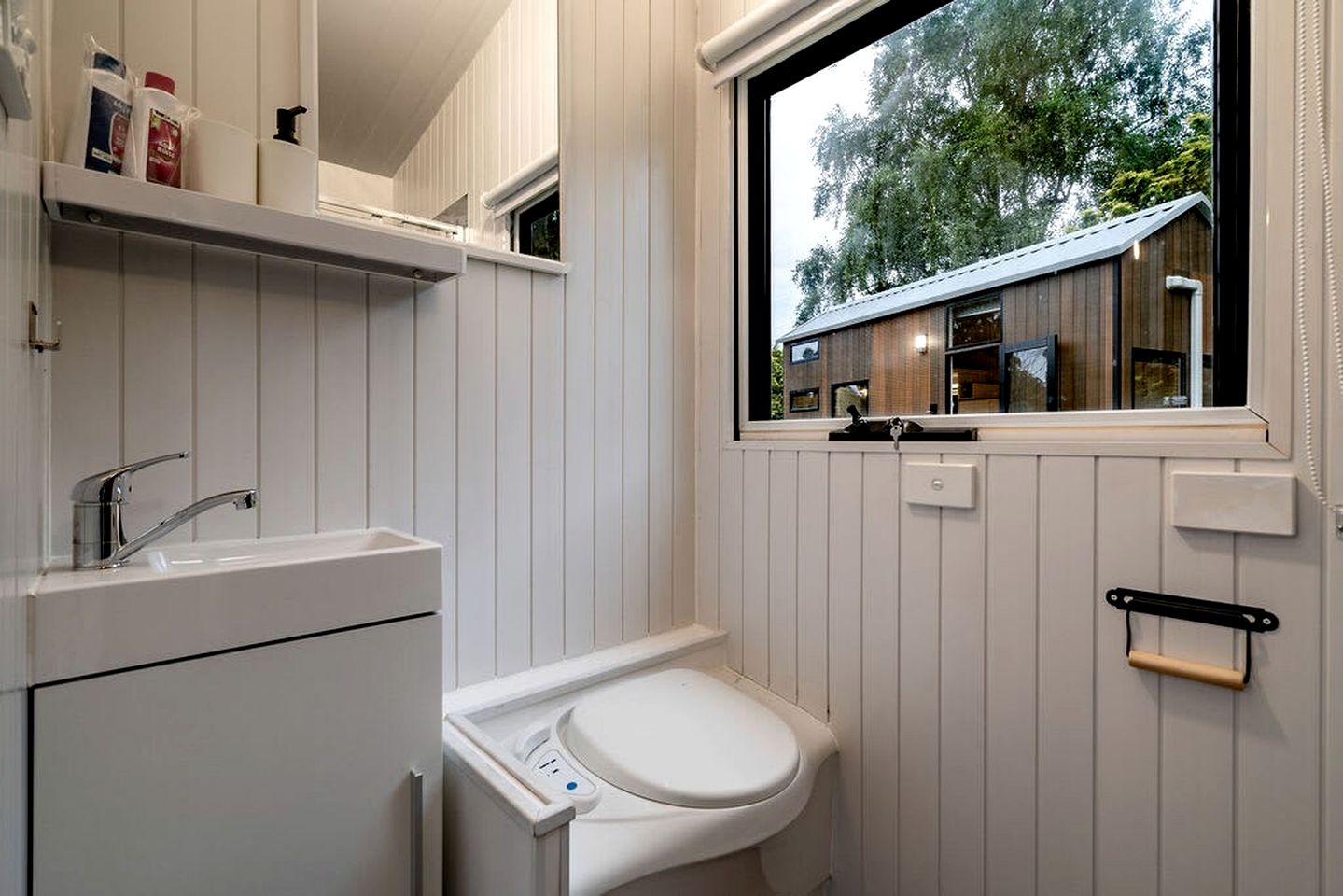 Tiny House Getaway: Unwind in Warragul South's Enchanting Countryside