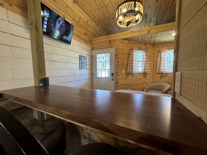 Cozy Tiny Cabin with Rustic Charm near Mineral Wells, Texas