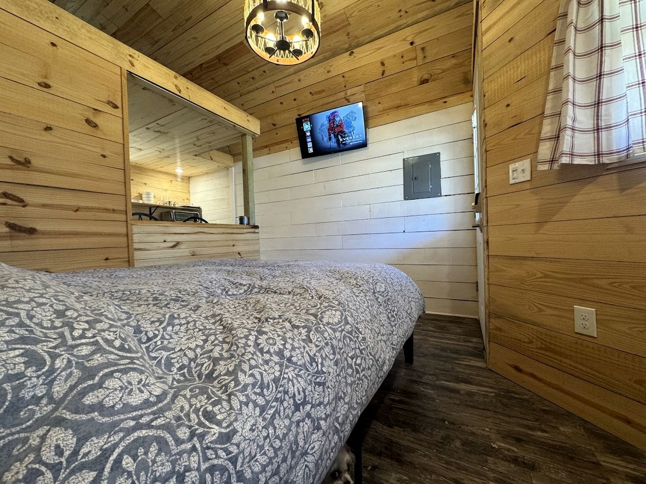 Cozy Tiny Cabin with Rustic Charm near Mineral Wells, Texas