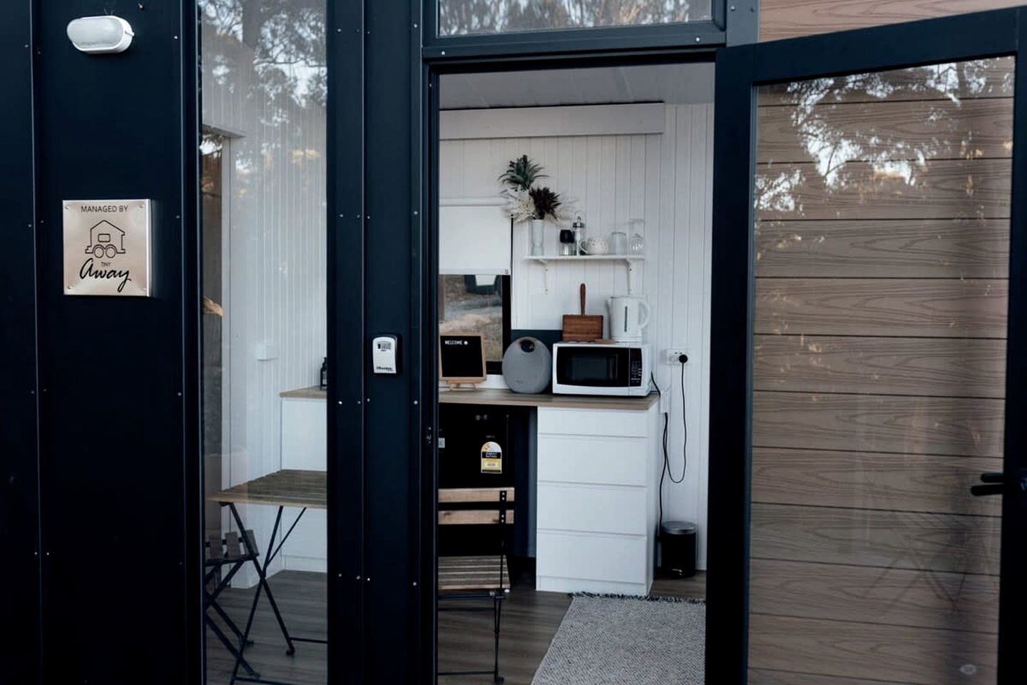 Modern Tiny House Perfect for Couples Glamping in Tamborine, Australia