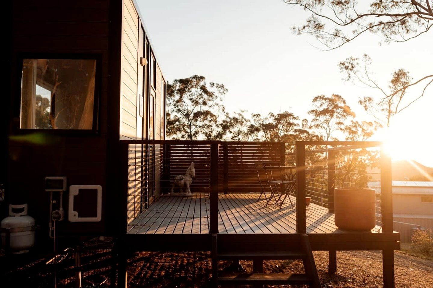 Modern Tiny House Perfect for Couples Glamping in Tamborine, Australia