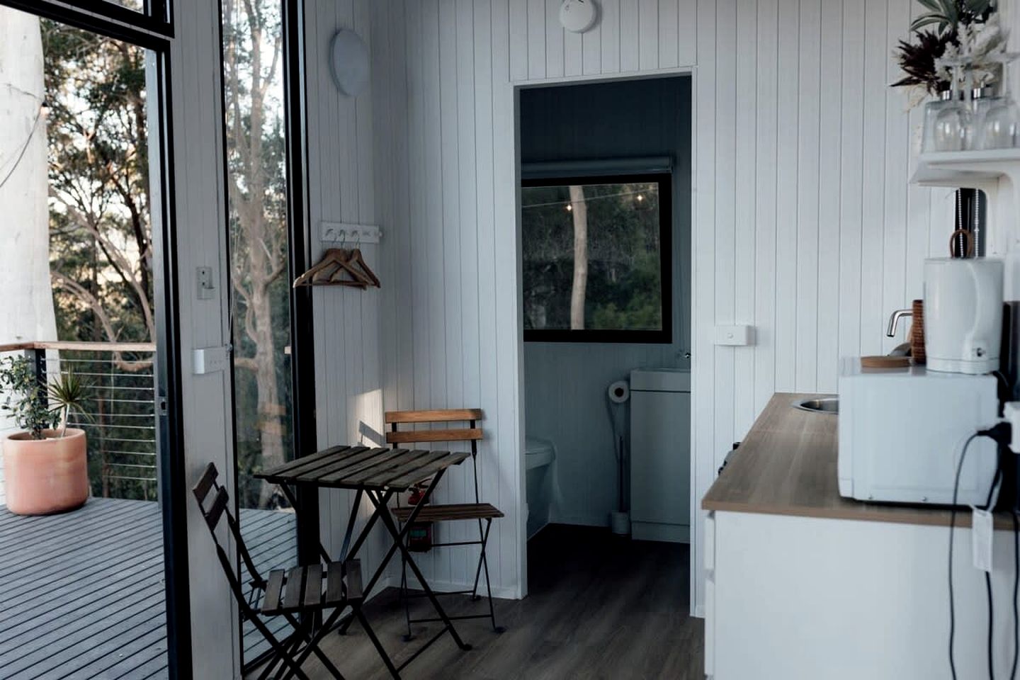 Modern Tiny House Perfect for Couples Glamping in Tamborine, Australia