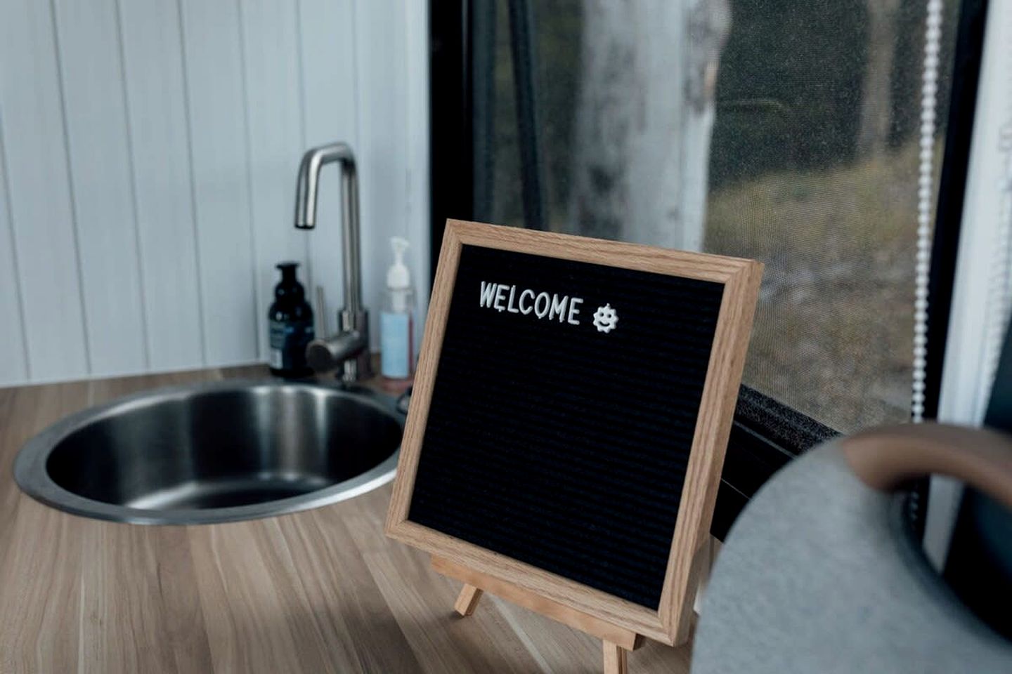 Modern Tiny House Perfect for Couples Glamping in Tamborine, Australia