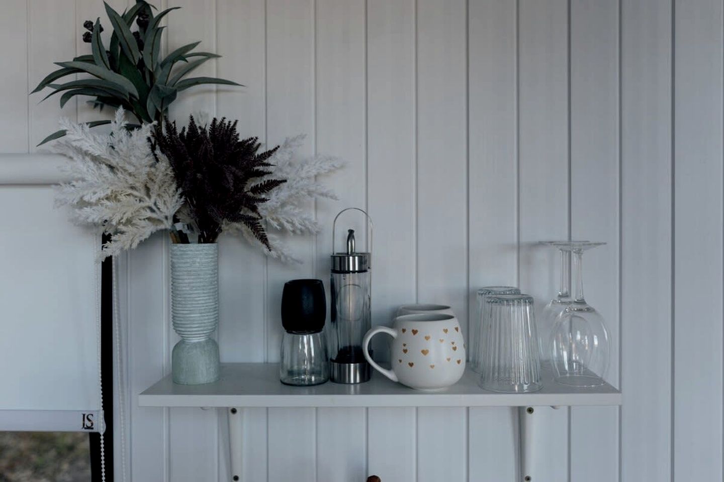 Modern Tiny House Perfect for Couples Glamping in Tamborine, Australia