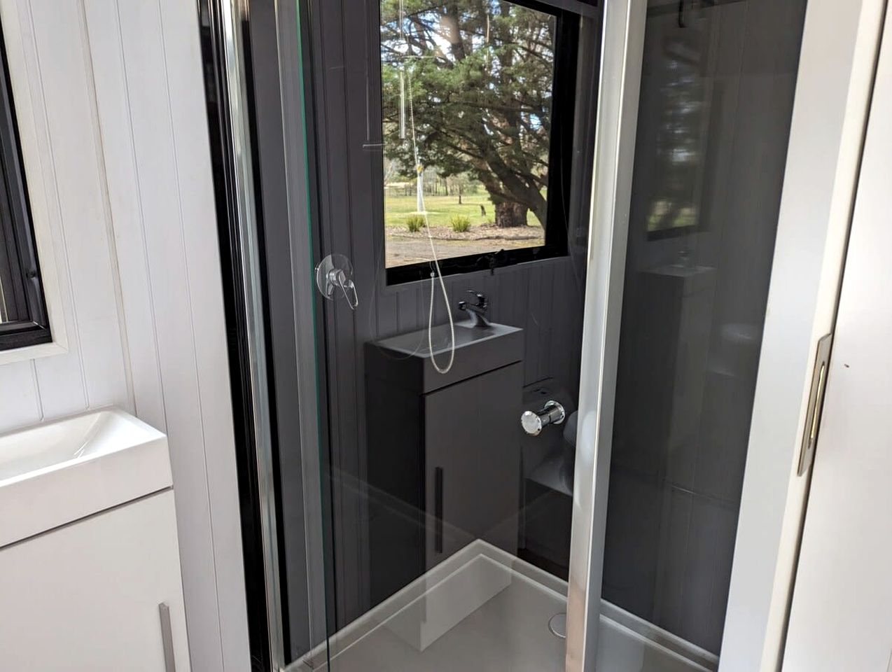 Tiny House Glamping Down Under: Your Cozy Grampians Edge Getaway Awaits