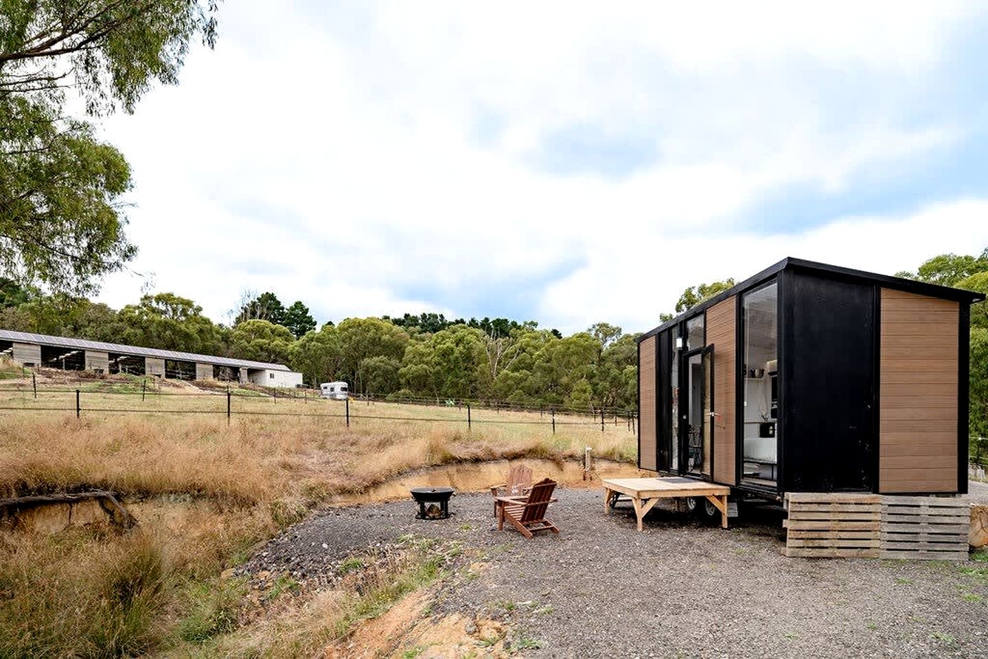 Tiny House Glamping on a Horse Farm in Macclesfield, Ideal for a Nature Escape from Melbourne