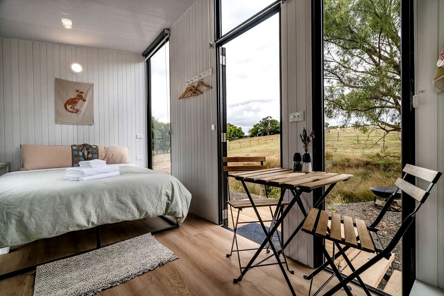 Tiny House Glamping on a Horse Farm in Macclesfield, Ideal for a Nature Escape from Melbourne