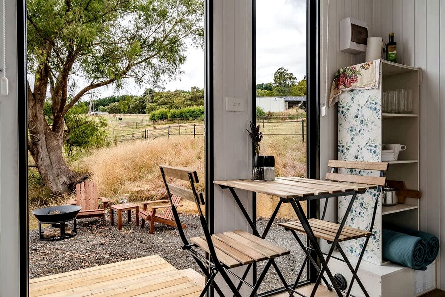 Tiny House Glamping on a Horse Farm in Macclesfield, Ideal for a Nature Escape from Melbourne