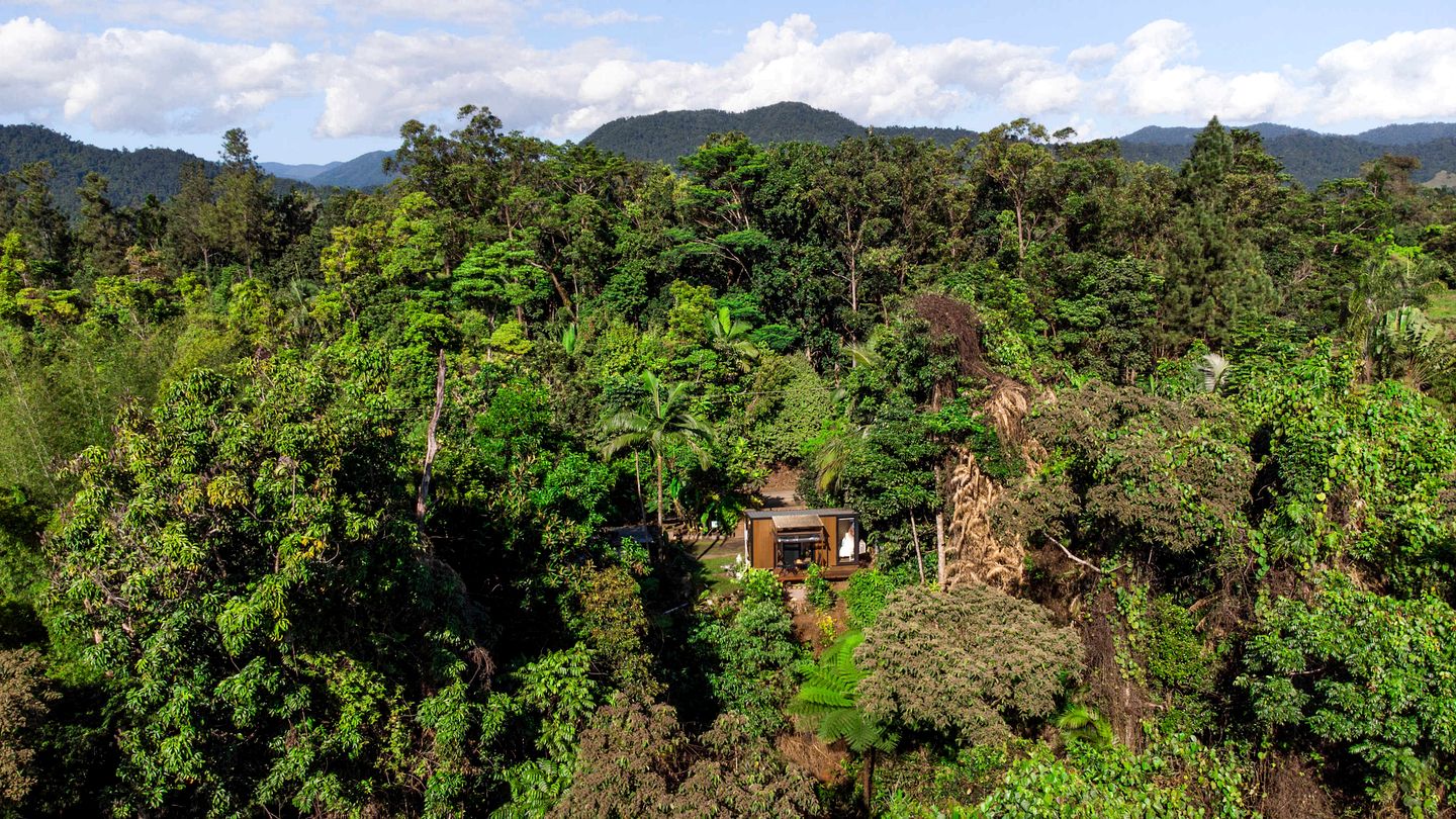 Tiny House with Outstanding Landscape Views in Mena Creek, Queensland