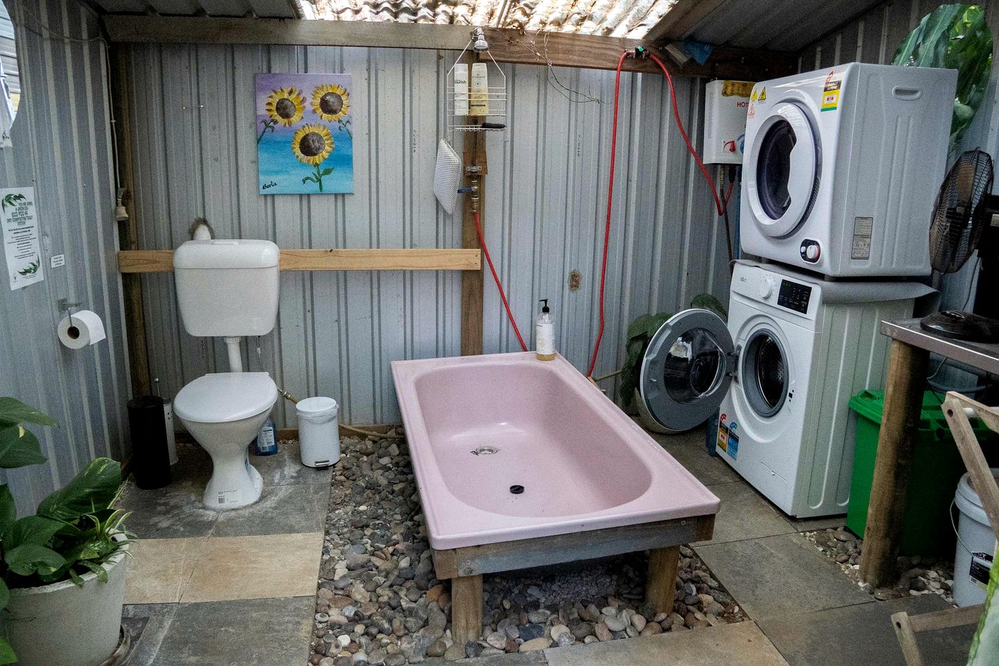 Tiny House with Outstanding Landscape Views in Mena Creek, Queensland