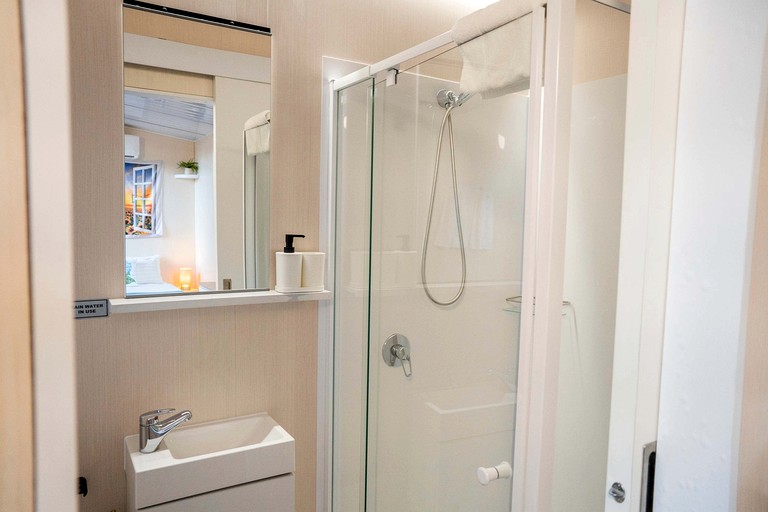 Tiny Houses (Australia, Mena Creek, Queensland)