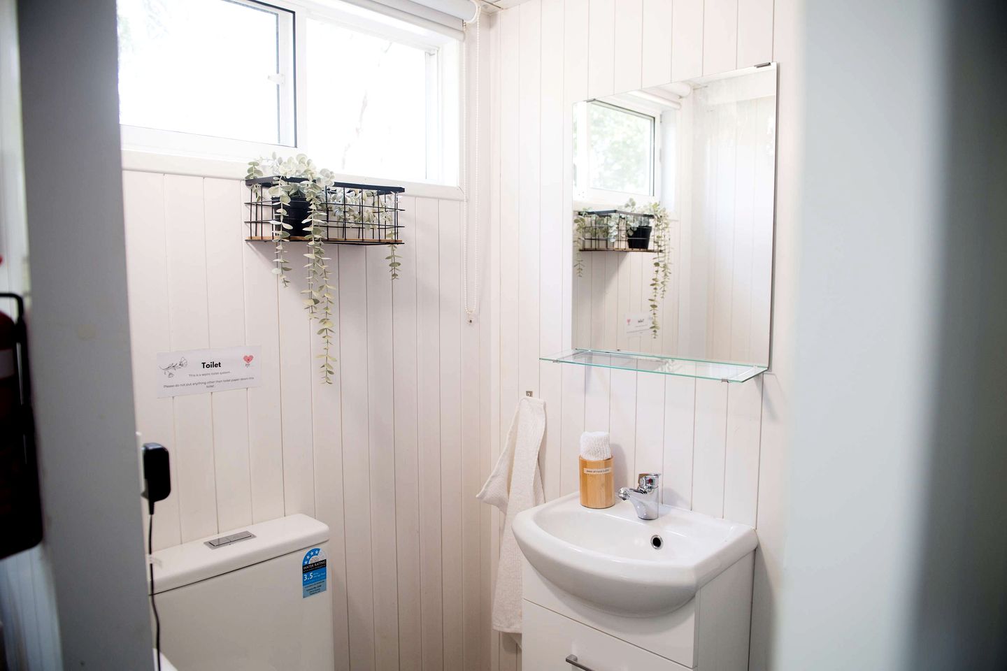 Charming Tiny House Rental for Glamping in NSW