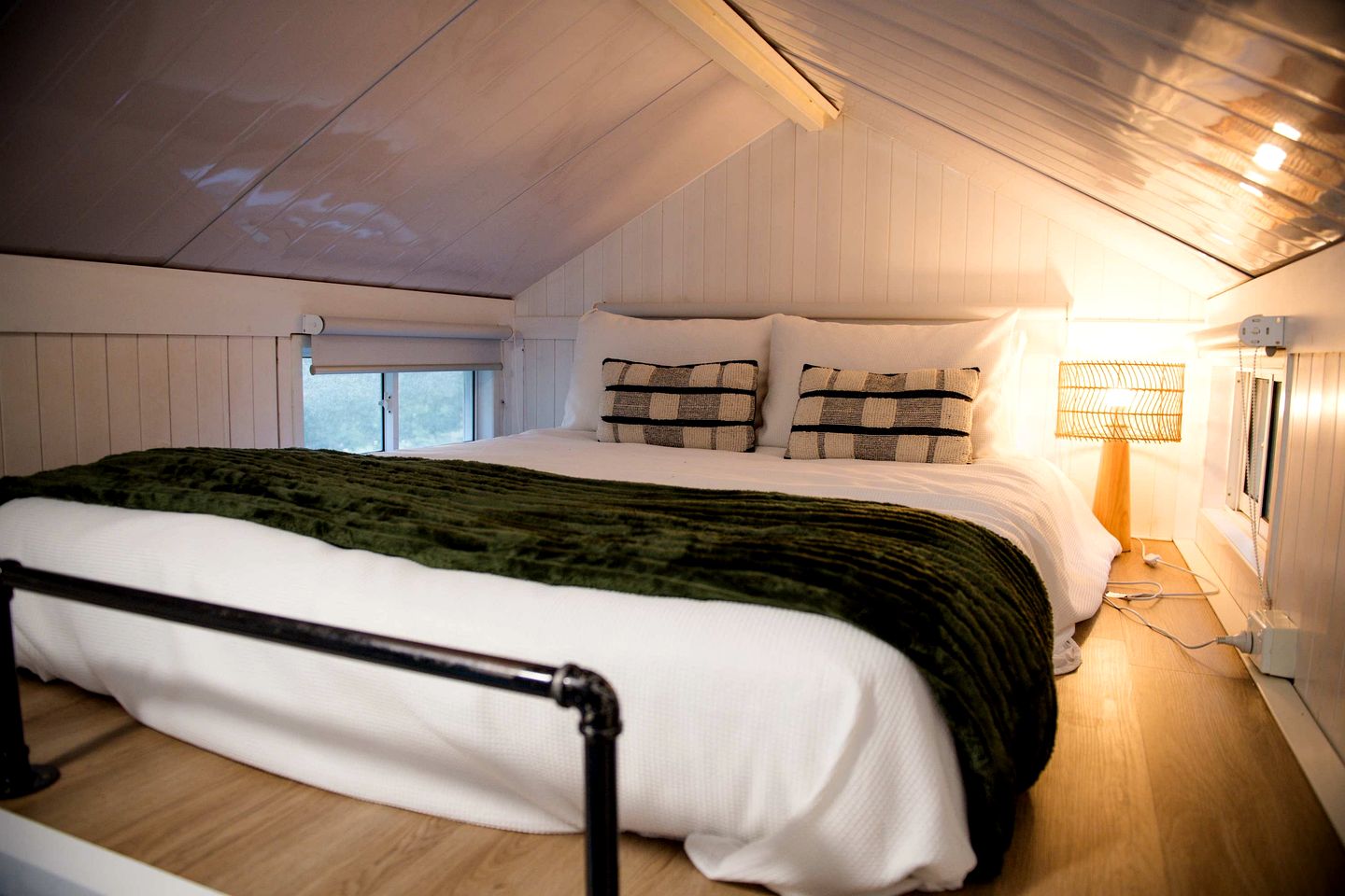 Charming Tiny House Rental for Glamping in NSW