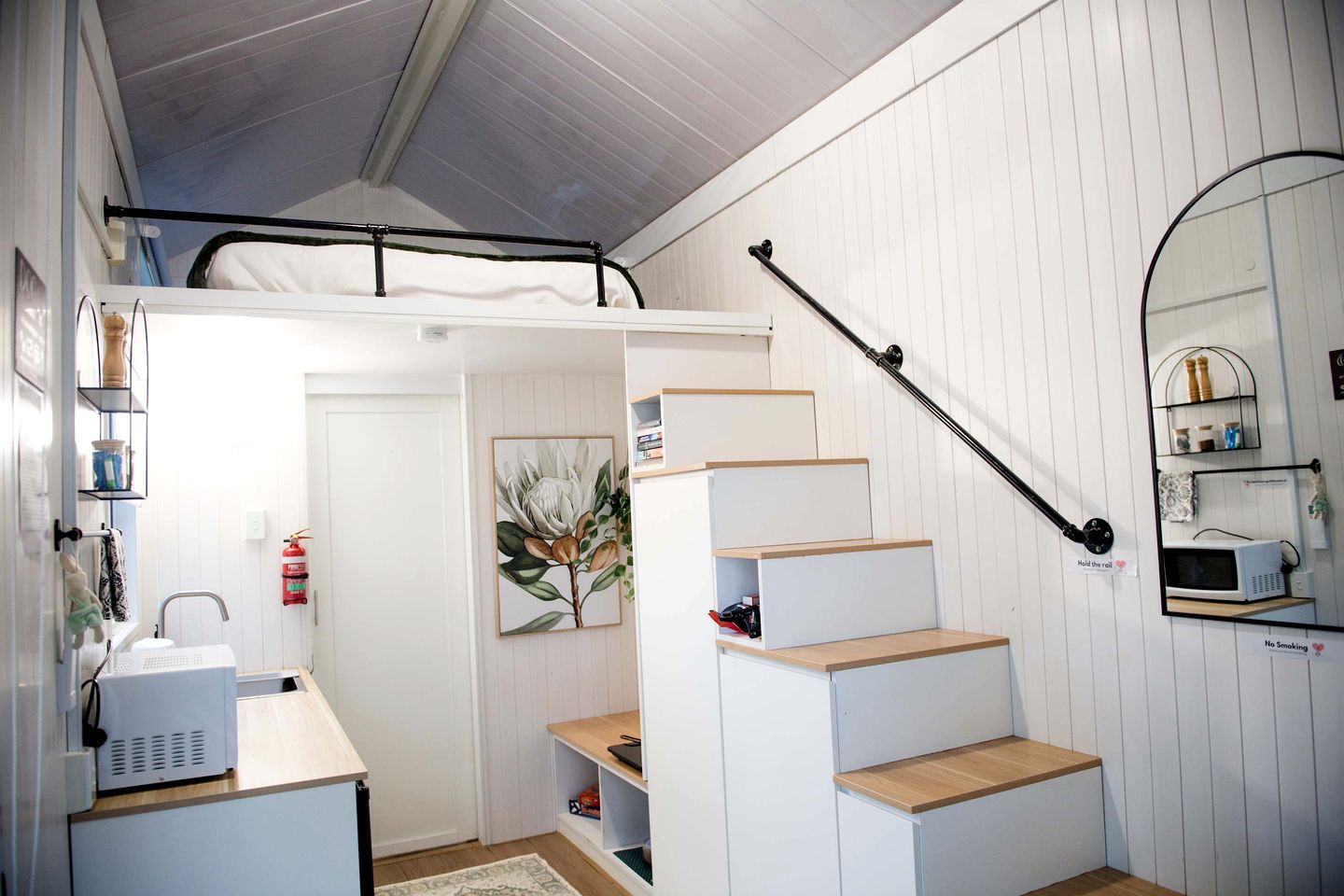 Charming Tiny House Rental for Glamping in NSW