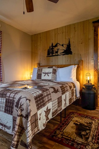 Tiny Houses (United States of America, Seneca Rocks, West Virginia)