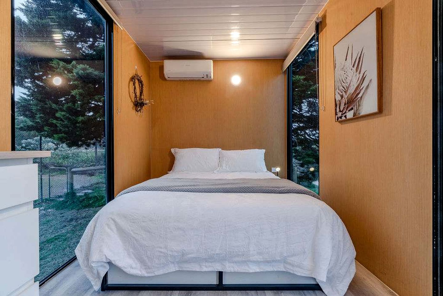 Luxury Tiny House Rental with Big Views for Victoria Glamping