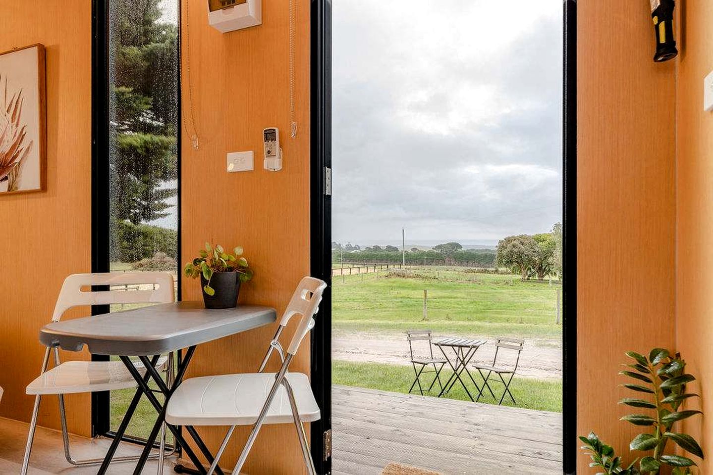 Luxury Tiny House Rental with Big Views for Victoria Glamping