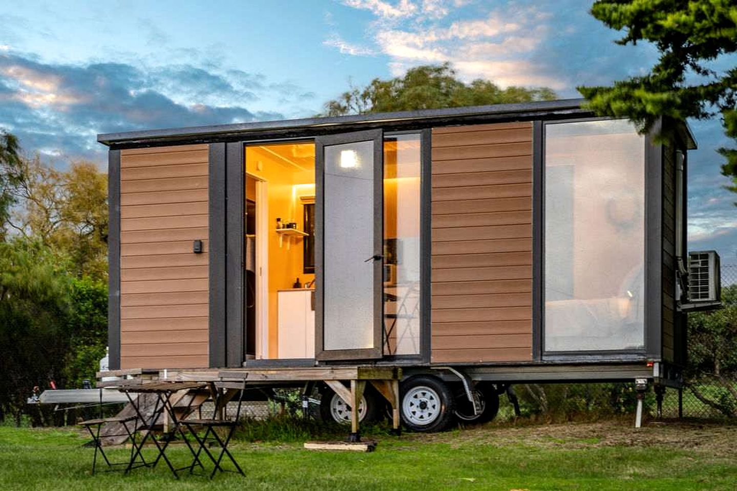 Luxury Tiny House Rental with Big Views for Victoria Glamping
