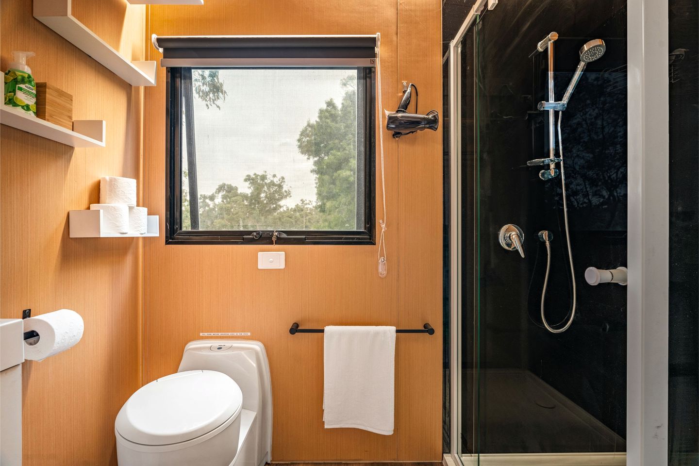 Tiny House Retreat with Countryside Views in Buffalo, Victoria