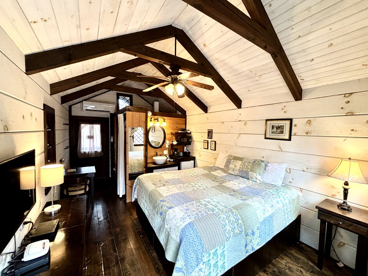 Tiny Home Cottage Near the Smokies #4 Stella, Sevierville, Tennessee