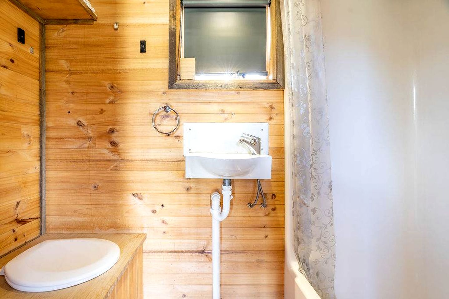 Off-Grid Tiny House for Weekend Getaways near Melbourne