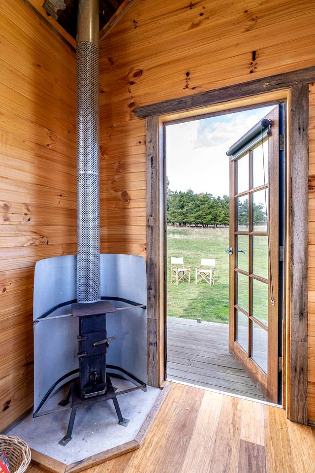 Off-Grid Tiny House for Weekend Getaways near Melbourne