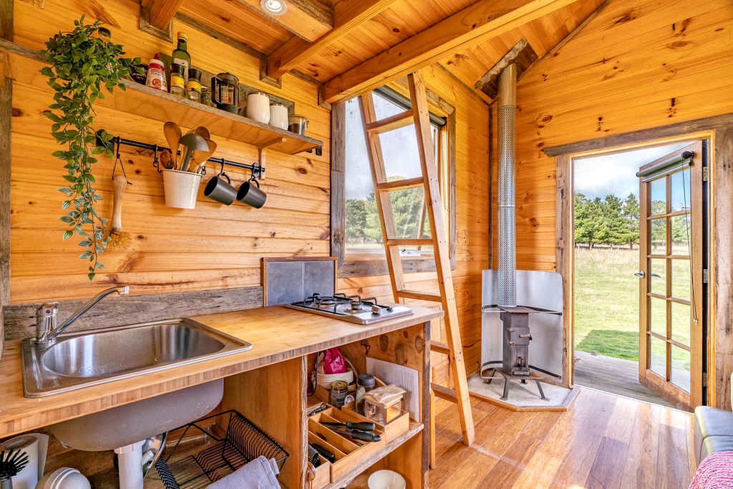 Off-Grid Tiny House for Weekend Getaways near Melbourne