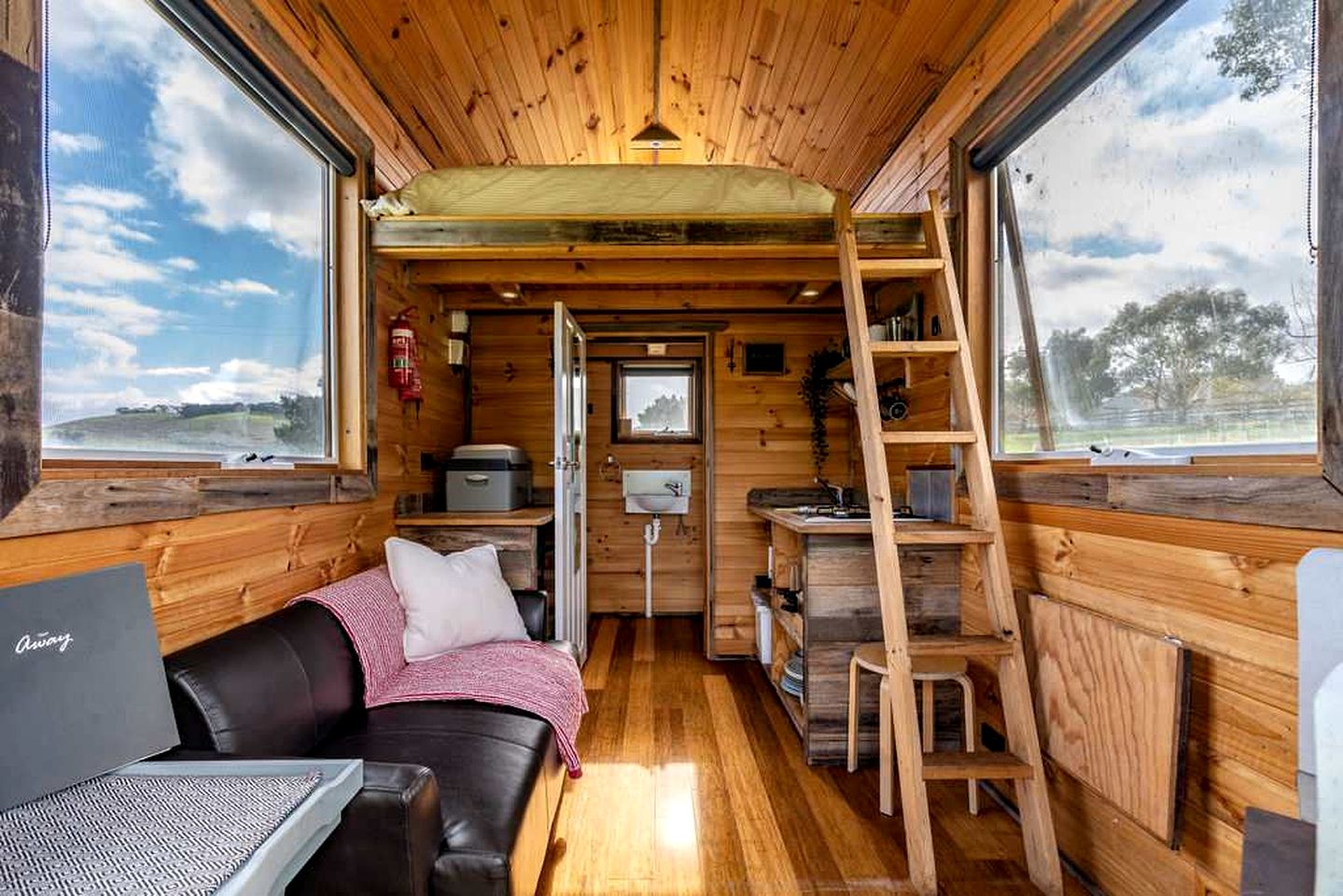 Off-Grid Tiny House for Weekend Getaways near Melbourne