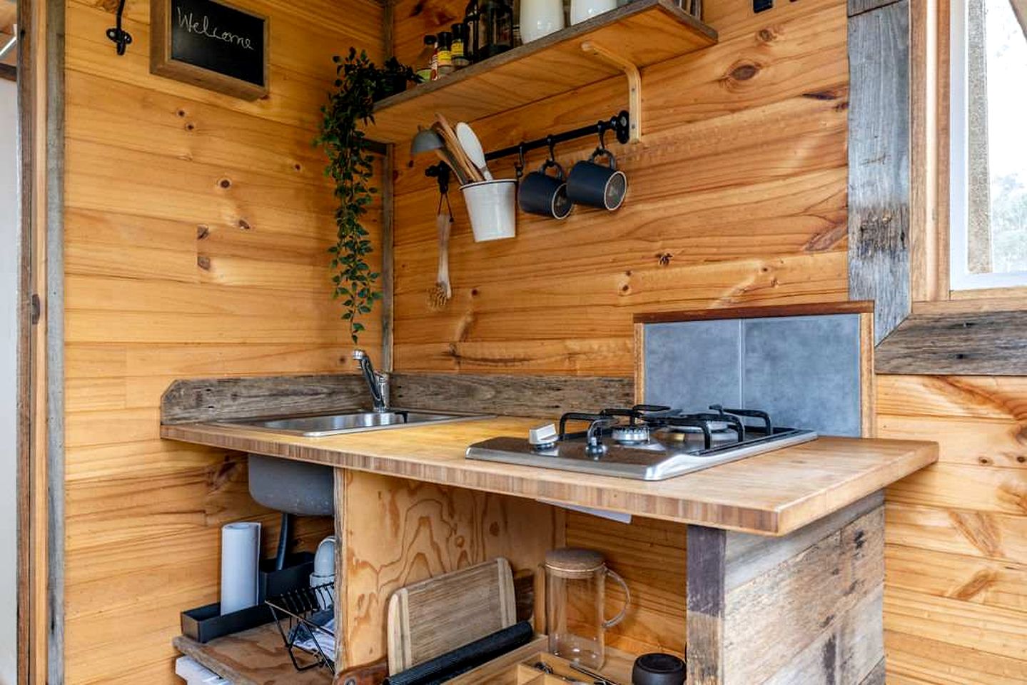 Off-Grid Tiny House for Weekend Getaways near Melbourne