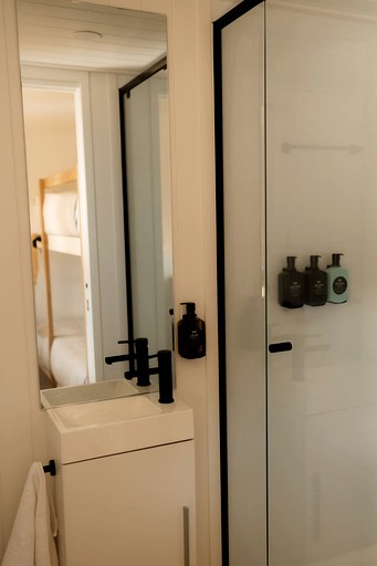 Tiny Houses (Australia, --, Western Australia)